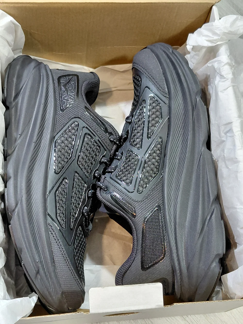 NEW HOKA Womens Clifton One 9 Carbon Triple Black Running Shoes SIZE WOMENS 6.5